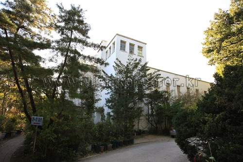 Gansong Art Museum (간송미술관)