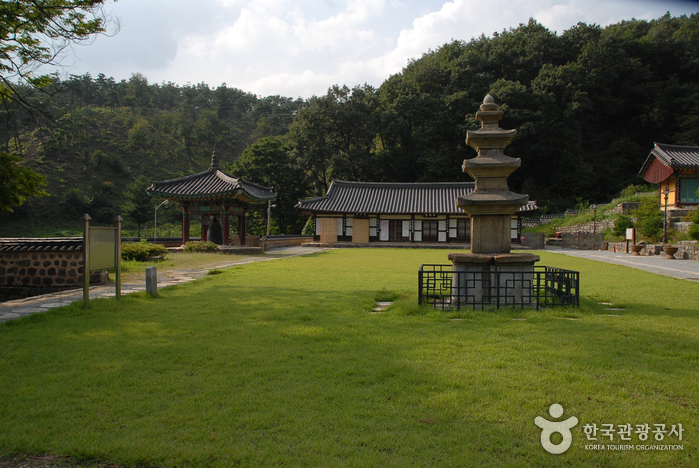 thumbnail-Biamsa Temple - Sejong (비암사(세종))-12