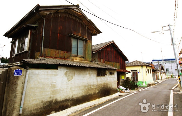 지금은 낡은 건물만 남은 일제강점기 일본인들의 거리