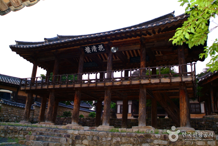 Mukgyeseowon Confucian Academy & Mukgye Head House of Andong Kim Clan (묵계서원 및 안동김씨 묵계종택)