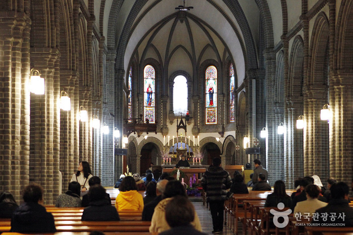 thumbnail-Daegu Gyesan Catholic Church (대구 계산동성당)-4