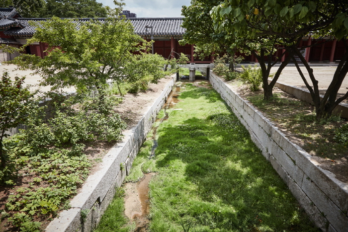 Ворота Хонхвамун во Дворце Чхангёнгун (창경궁 홍화문)