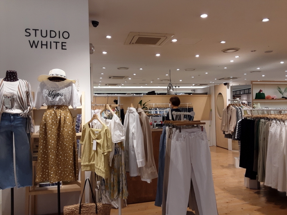 Studio White - Lotte Jamsil Branch [Tax Refund Shop] (스튜디오화이트 롯데(백)잠실점)