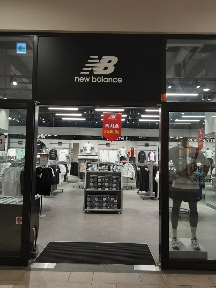 New Balance - Lotte Paju Branch [Tax Refund Shop] (뉴발란스 롯데파주)