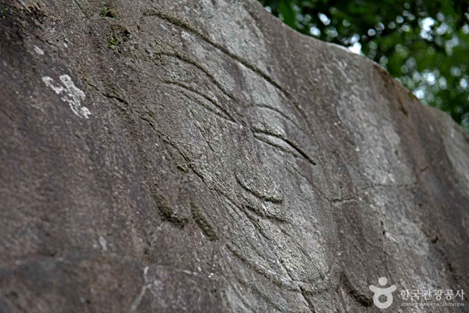 괴산 삼방리 마애여래좌상