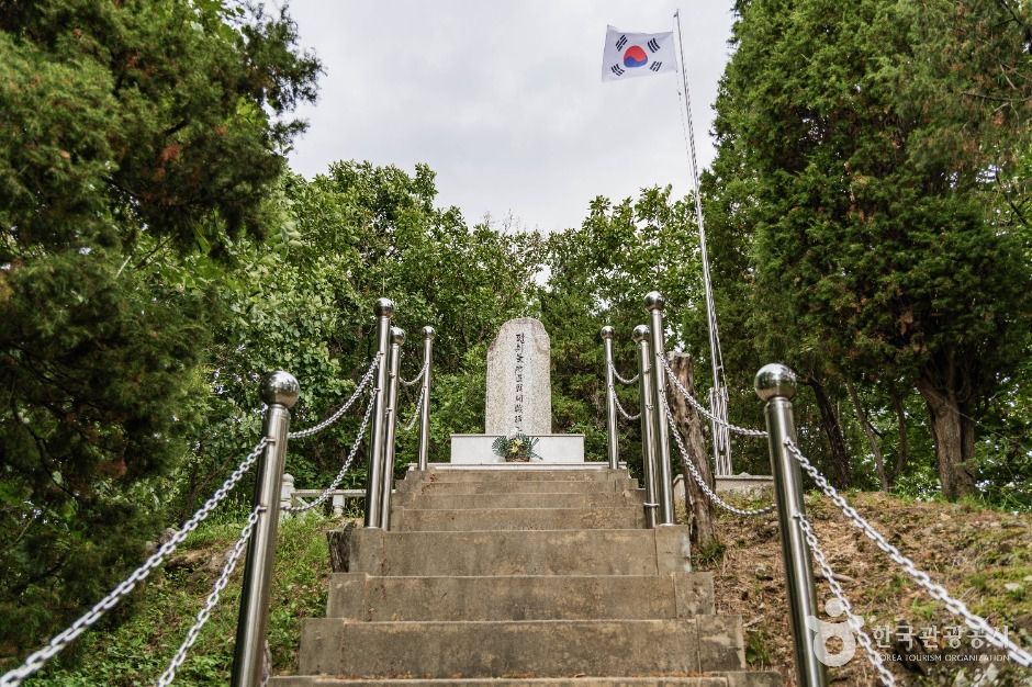 펀치볼지구전투전적비