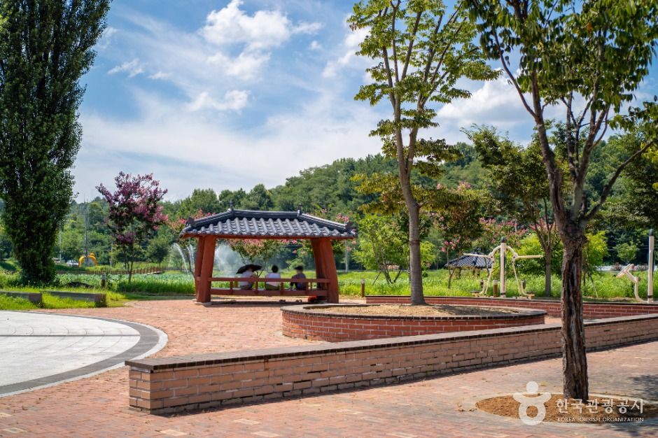 뒷미지수변공원