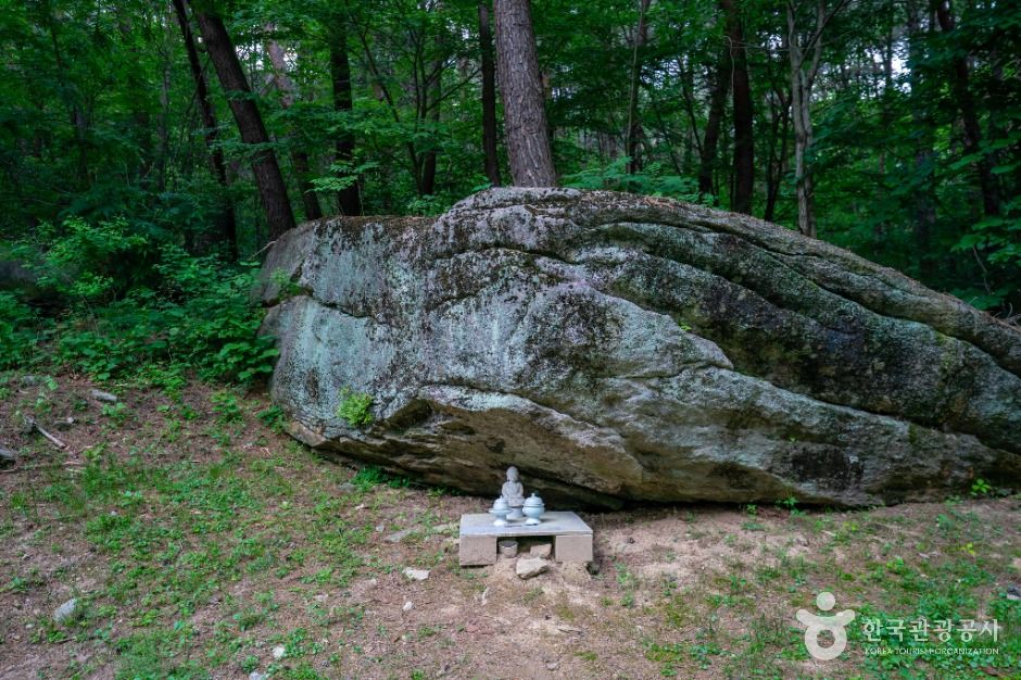 thumbnail-거창 농산리 석조여래입상-1