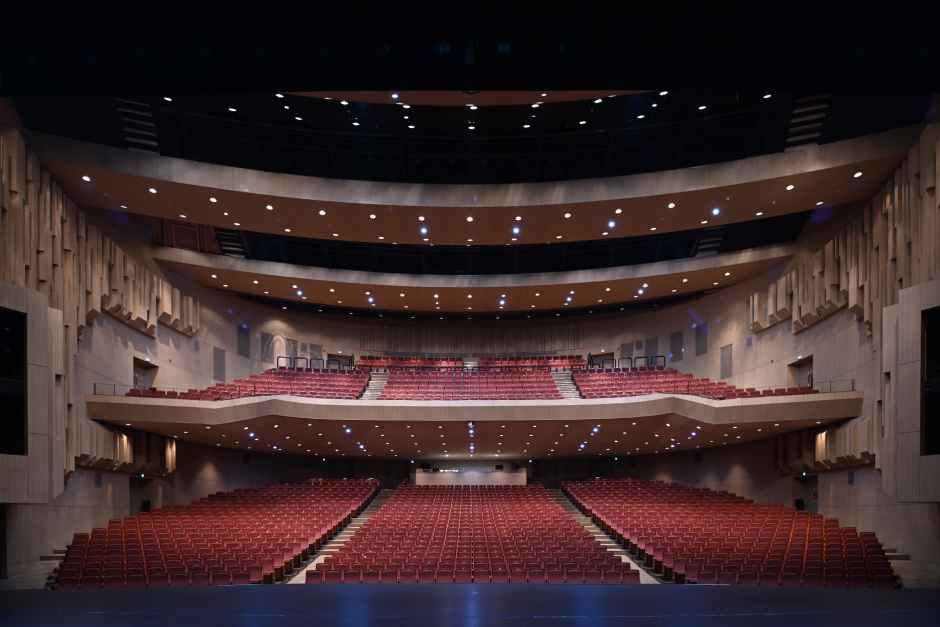 thumbnail-경상남도문화예술회관-4