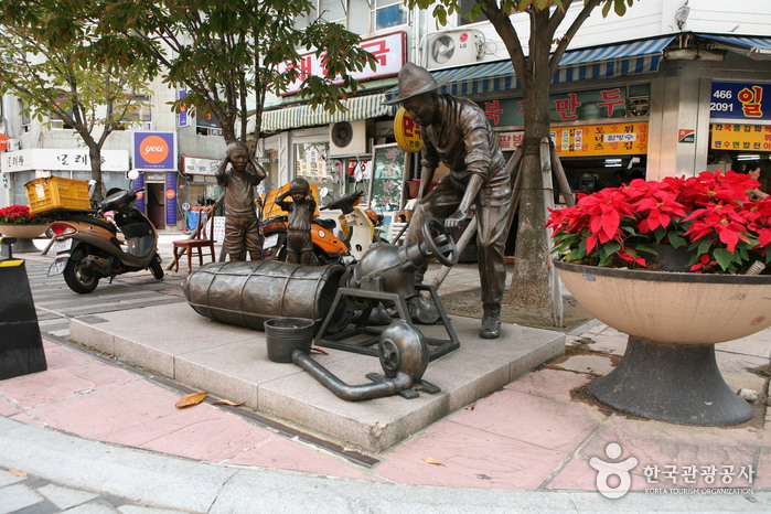 La rue culturelle et touristique des 40 marches (40계단 문화관광테마거리)