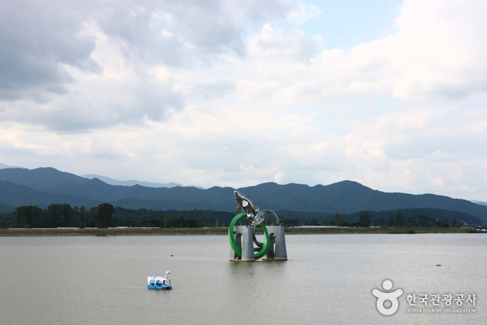 Statue of Soyanggang Maid (소양강 처녀동상)