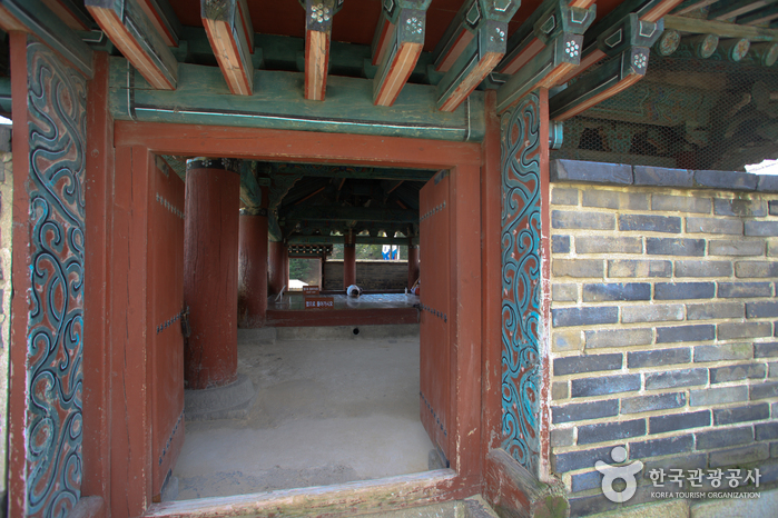 Hwaseomun Gate (화서문)
