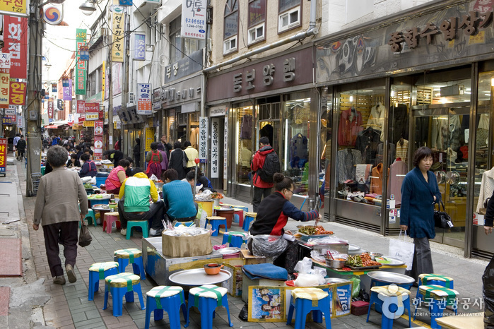 thumbnail-Gukje Market Food Street (국제시장 먹자골목)-7