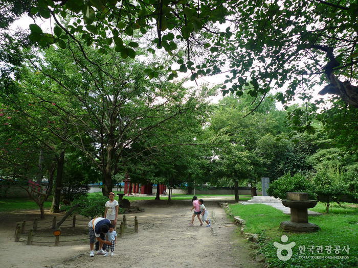 Gyeonggijeon Shrine (경기전)