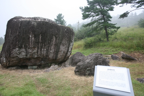 Hwasun Dolmen Site [UNESCO World Heritage] (화순 고인돌군 유적)