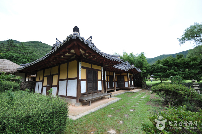 Ullimsanbang House (진도 운림산방)