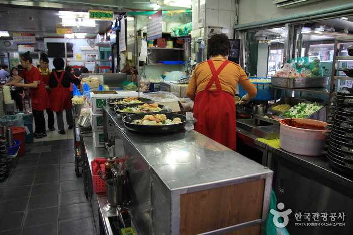 Mabongrim Wonjo Halmeonijip Tteokbokki (마복림원조할머니집떡볶이)