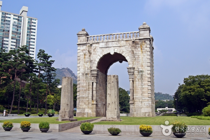 Dongnimmun Gate (독립문)