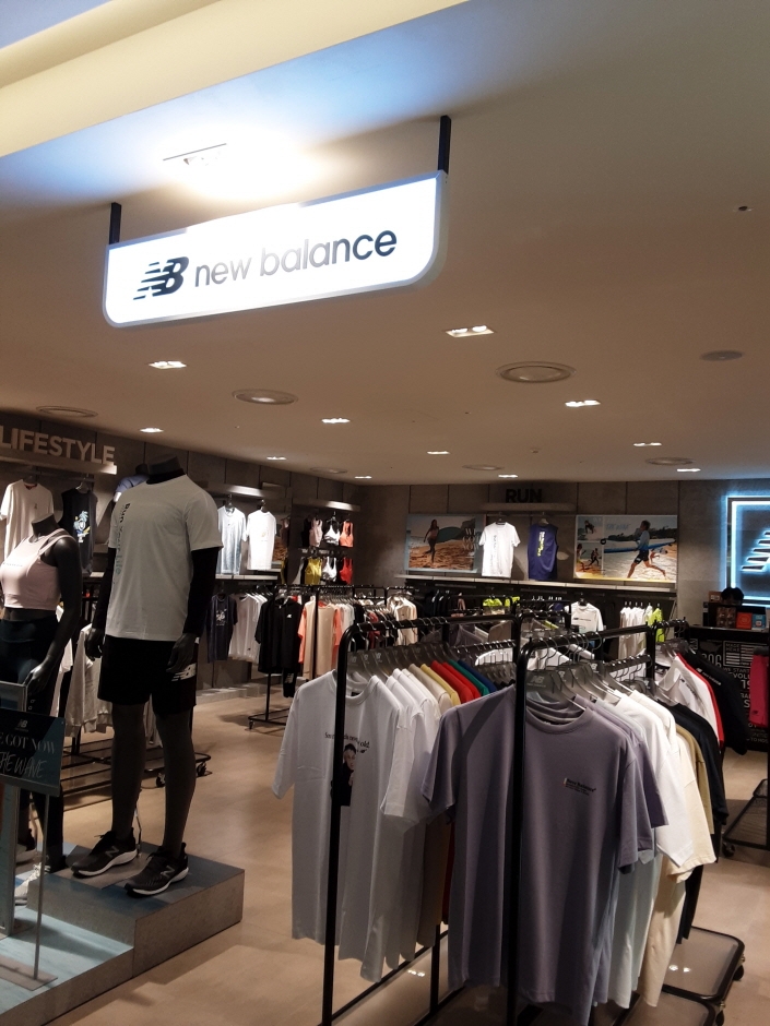 New Balance - Hyundai Dongdaemun Branch [Tax Refund Shop] (뉴발란스 현대동대문)