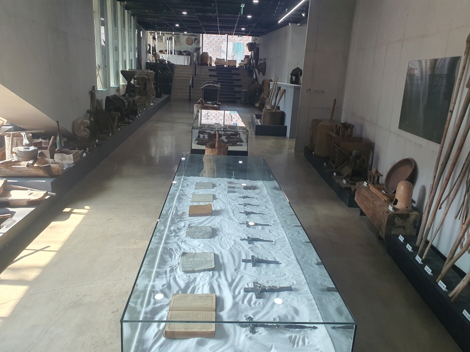 Pungsuwon-Museum (풍수원유물전시관)
