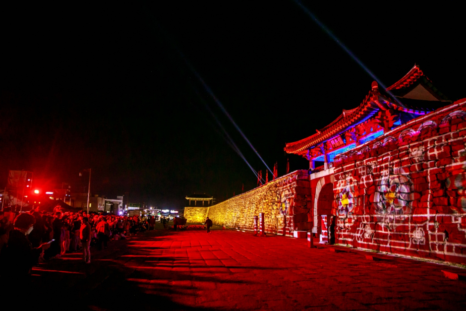 Фестиваль крепостной стены Хэми в городе Сосан (서산해미읍성축제)