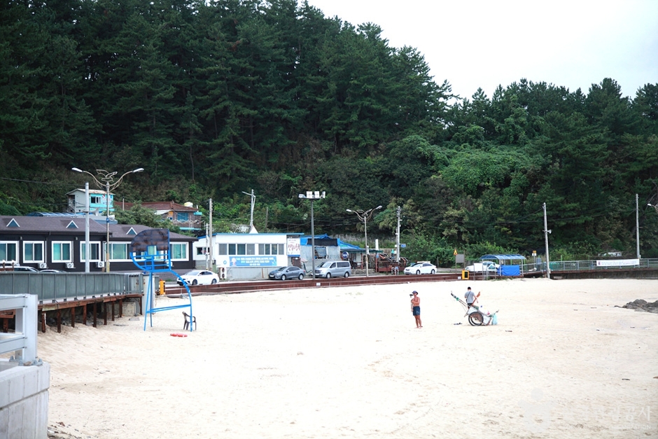 小後津海水浴場(작은후진해수욕장)