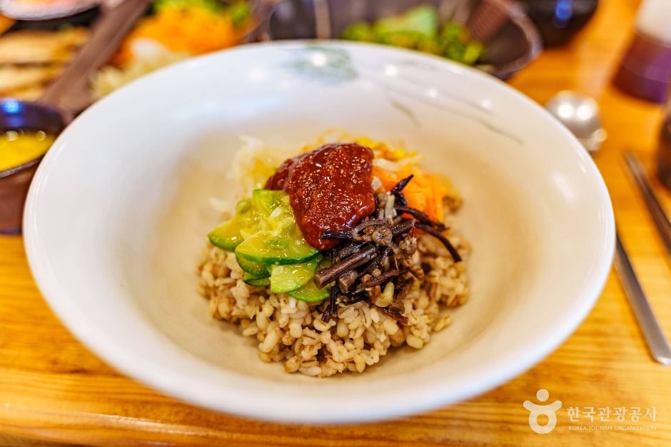 초정솔밭보리밥집카페