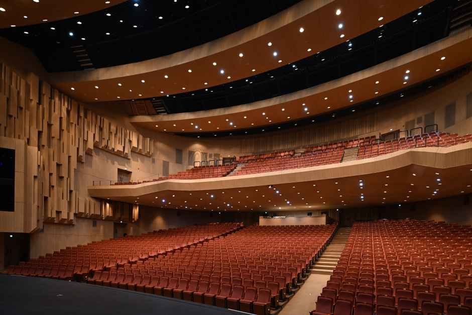 thumbnail-경상남도문화예술회관-5