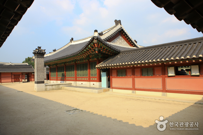 Hwaseong Haenggung Palace (화성행궁)