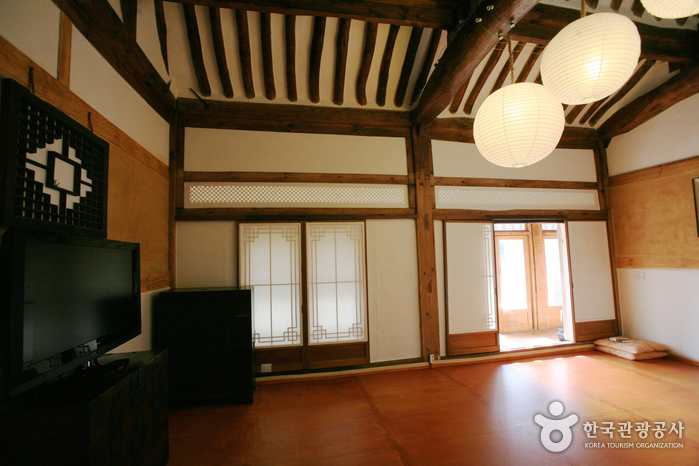 Pungnamheon House (Jeonju Hanok Villagae) (풍남헌-전주한옥마을)