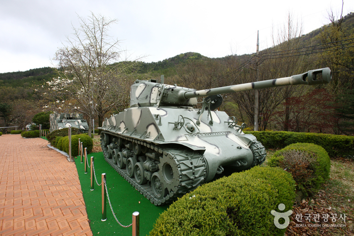 thumbnail-Nakdong River Victory Memorial Hall (낙동강승전기념관)-1