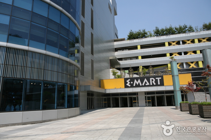 E-Mart (Yongsan) (이마트-용산점)