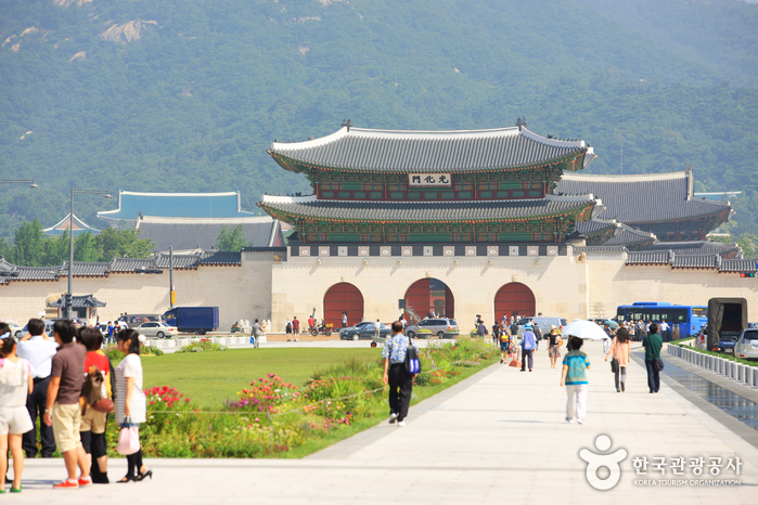Puerta Gwanghwamun (광화문)