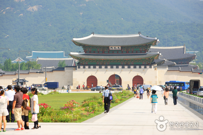 Porte Gwanghwamun (광화문)