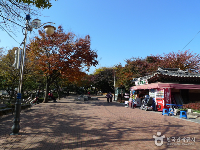 自由公园(仁川)자유공원(인천)