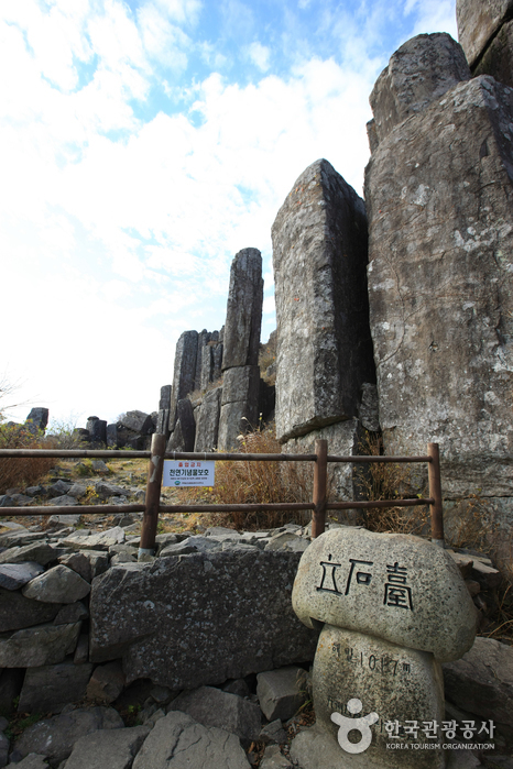 Jusangjeolli Cliff of Mudeungsan Mountain (무등산 주상절리대)