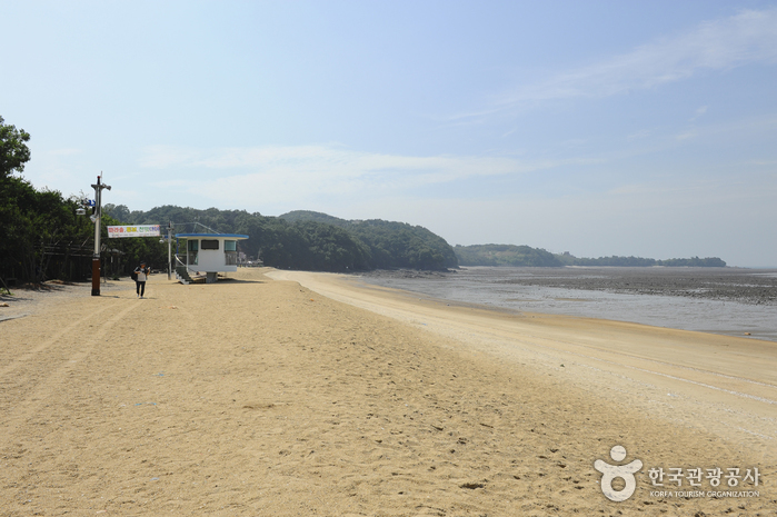 Yeongheungdo Simnipo Beach (영흥도 십리포해변)