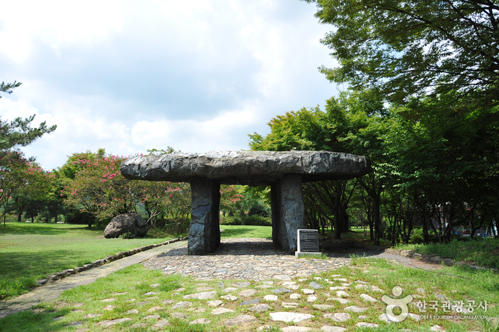 Suncheon Dolmen Park (순천 고인돌공원)