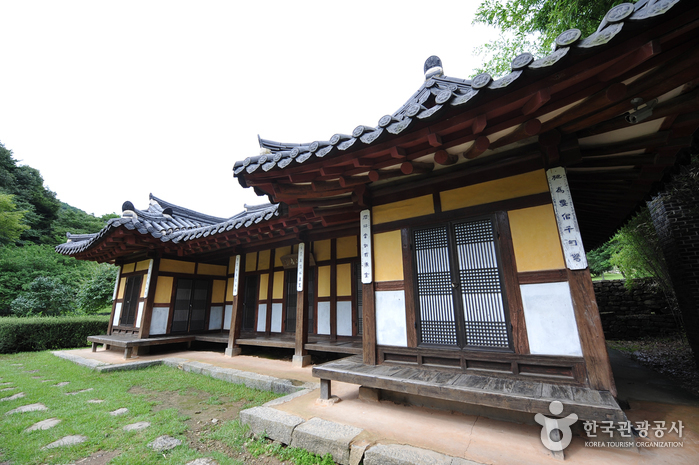 Ullimsanbang House (진도 운림산방)