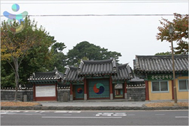 Jejuhyanggyo Confucian School (제주향교)