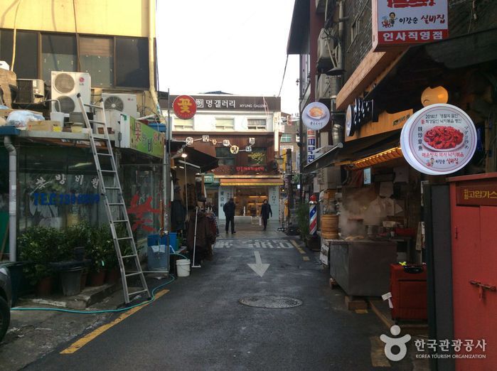 Insa-dong Antique Art Street (인사동 고미술거리)