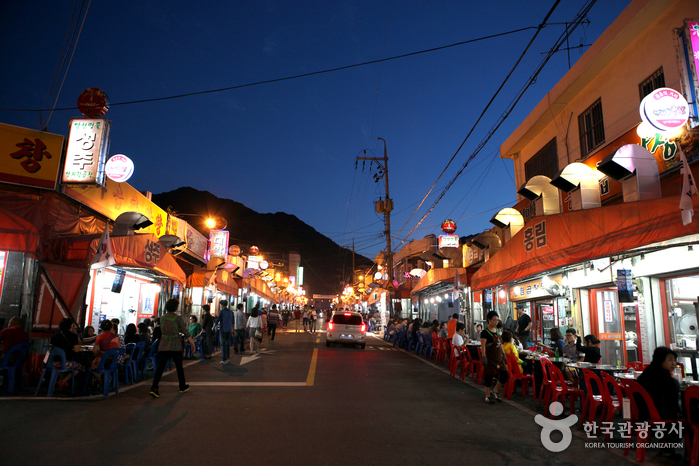 Rue du Gopchang au marché Anjirang (안지랑 곱창골목)