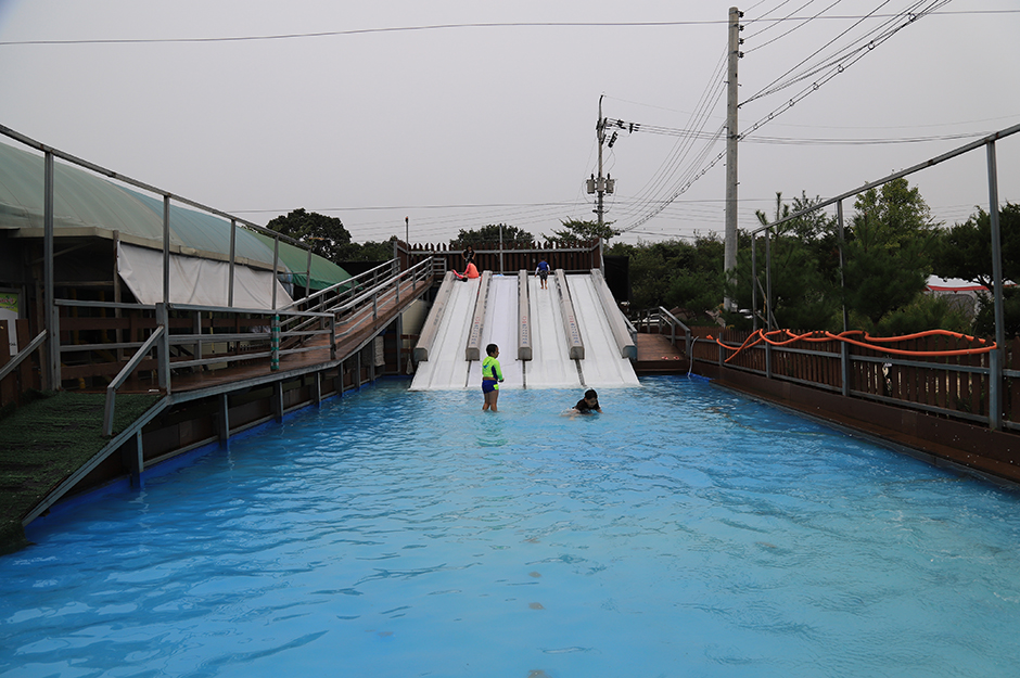 나린오토캠핑장 수영장