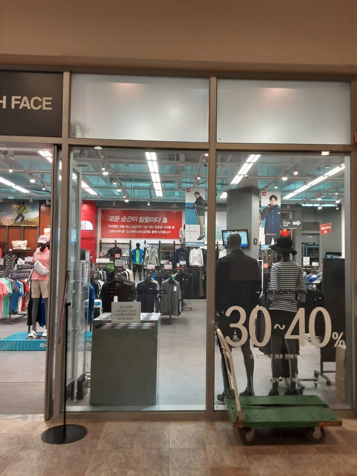 The North Face - Lotte Gimhae Branch [Tax Refund Shop] (노스페이스 롯데김해)