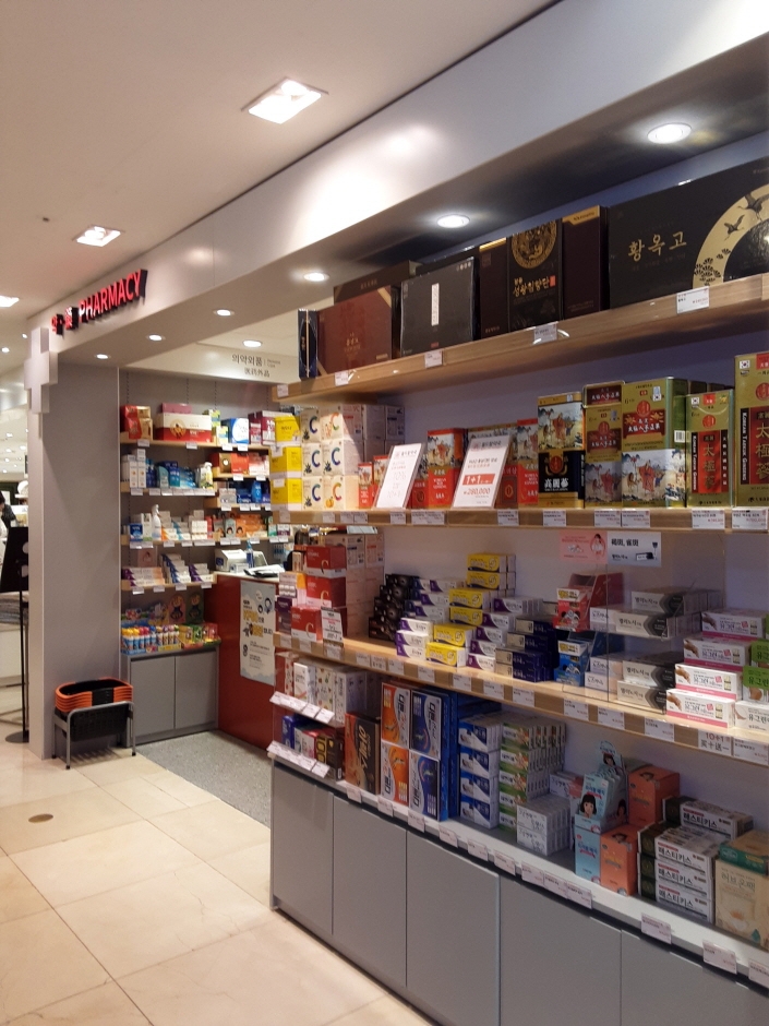 World Top Pharmacy - Lotte Main Branch [Tax Refund Shop] (월드탑약국 롯데본점)