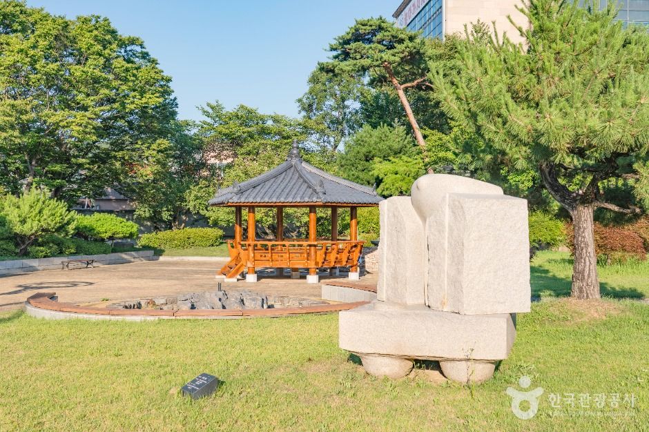강변조각공원