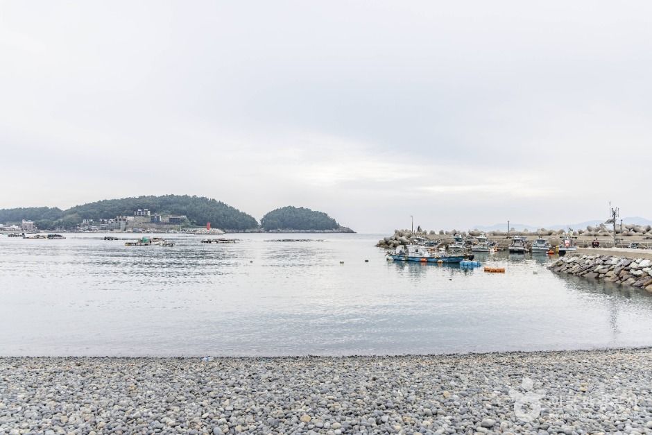 thumbnail-선구몽돌해변-6