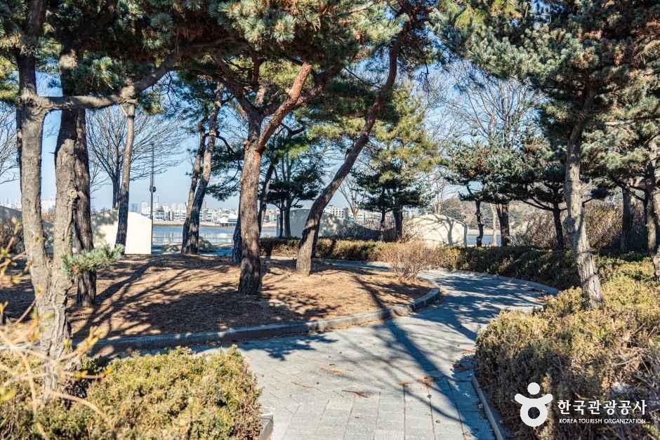 thumbnail-오이도기념공원-2