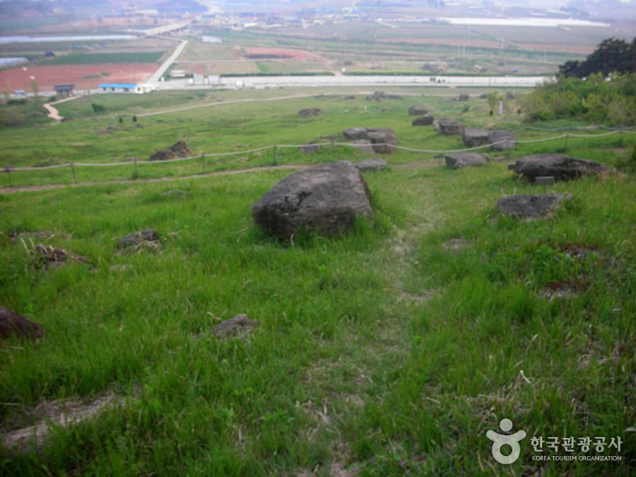 Gochang Dolmen Site [UNESCO World Heritage] (고창 고인돌군 [유네스코 세계문화유산])