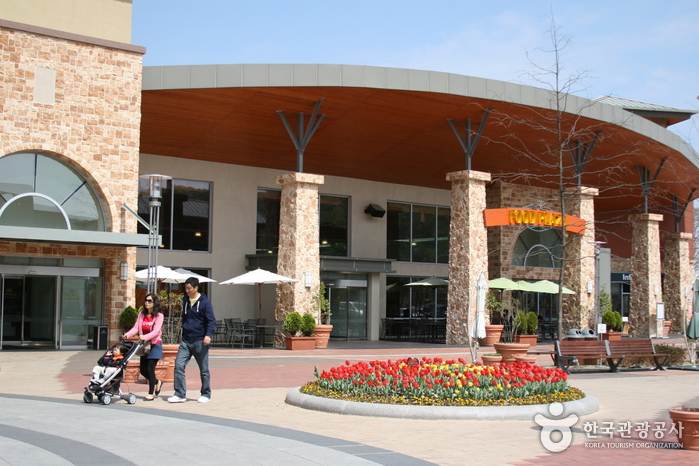 Yeoju Premium Outlets (여주 프리미엄아울렛)